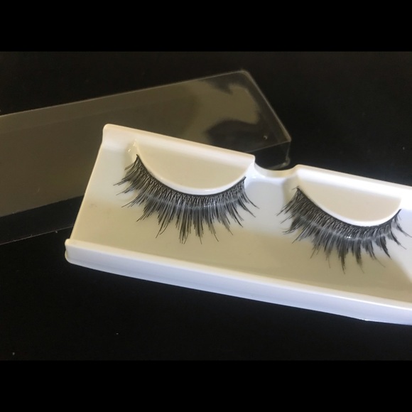 Velvet Linda Lash - Picture 4 of 7